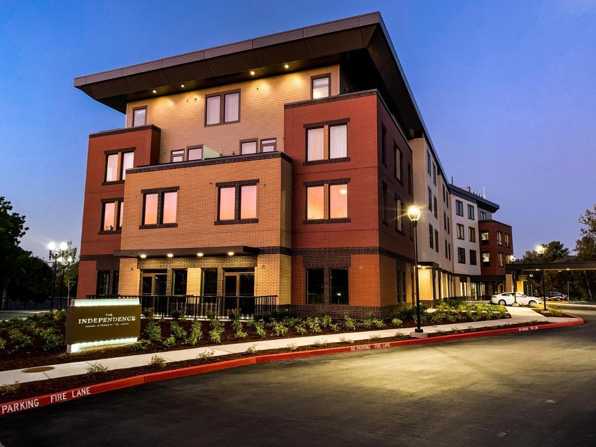 The Independence Hotel Exterior photo